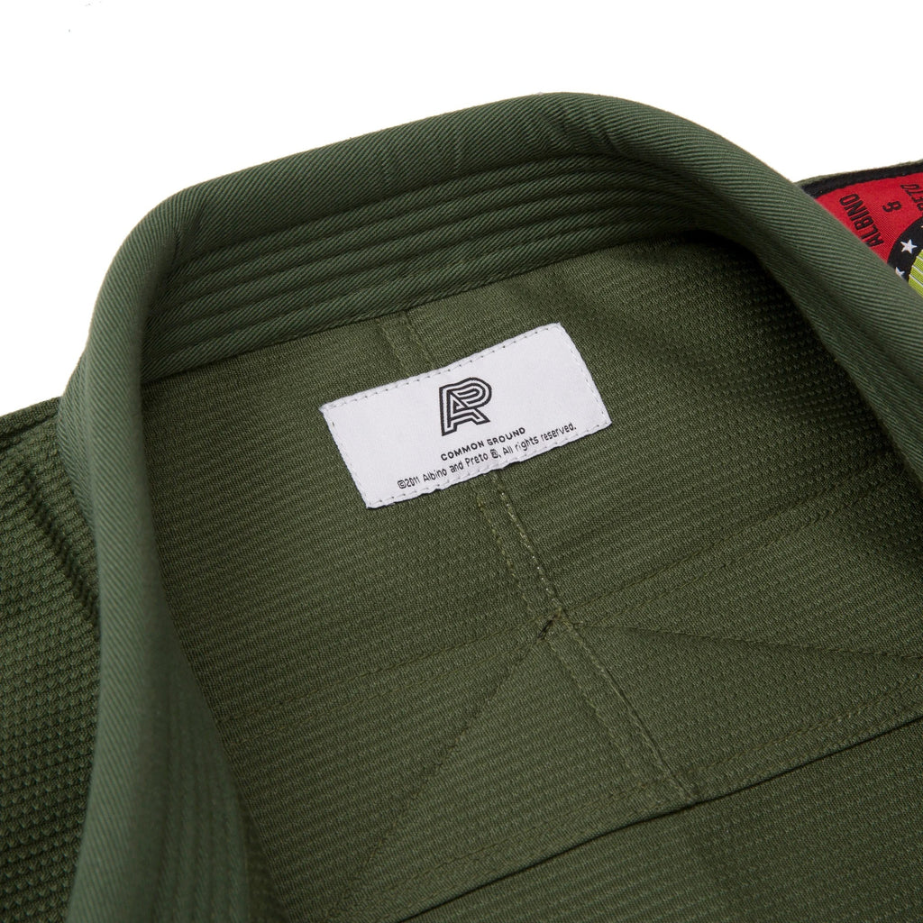 Albino & Preto Fundamental Olive BJJ Gi