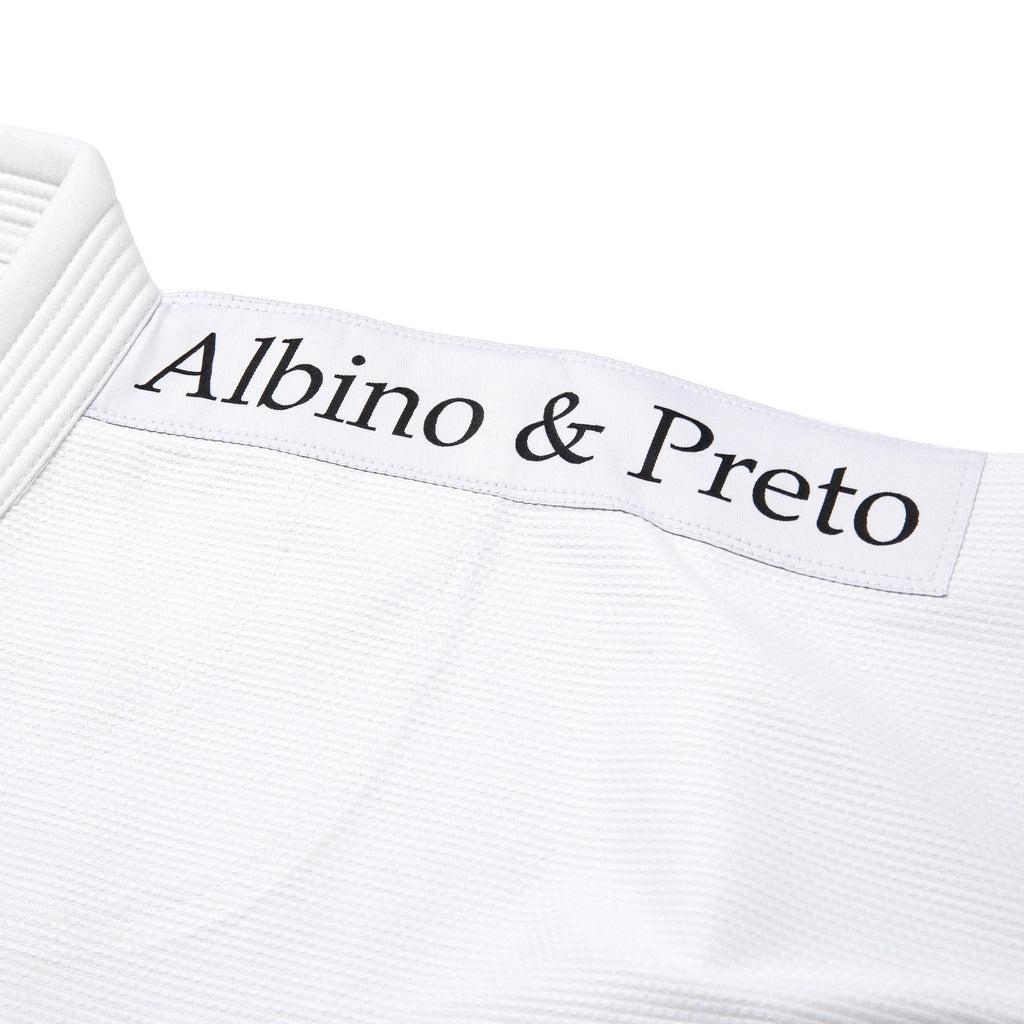 Albino & Preto TSWT White Jiu Jitsu Gi