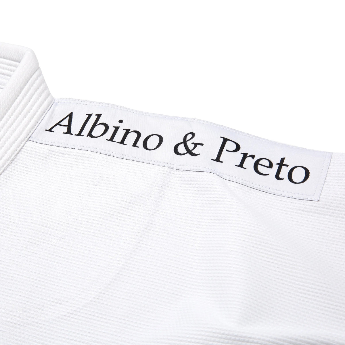 Albino & Preto TSWT White Jiu Jitsu Gi