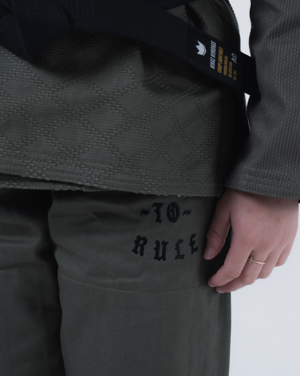 KINGZ BORN TO RULE FRAUEN JIU JITSU - SCHWARZ - GRÜN - WEISS KIMONO / GI