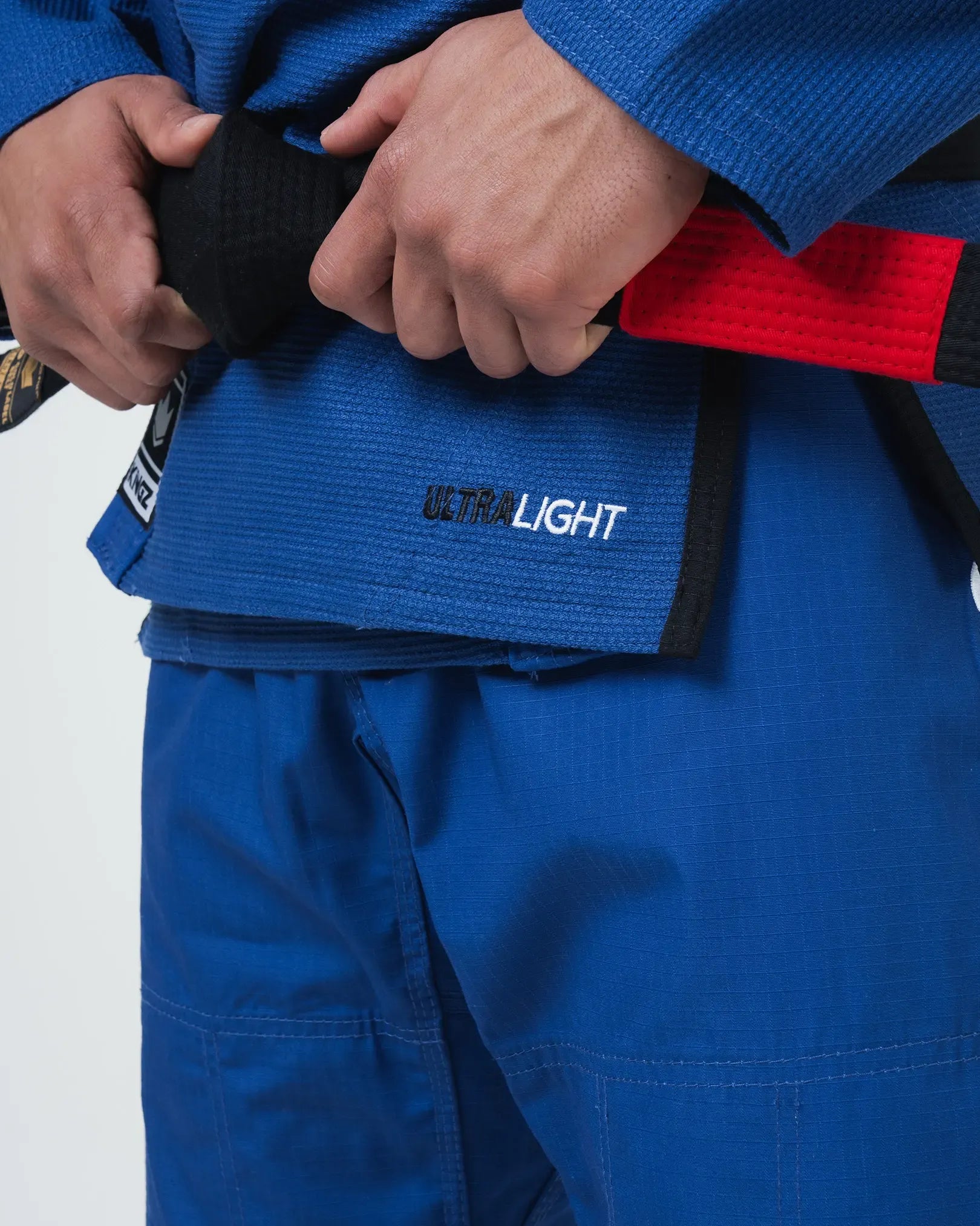 KINGZ ULTRALIGHT 2.0 JIU JITSU - KIMONO / GI NEGRO - AZUL - BLANCO