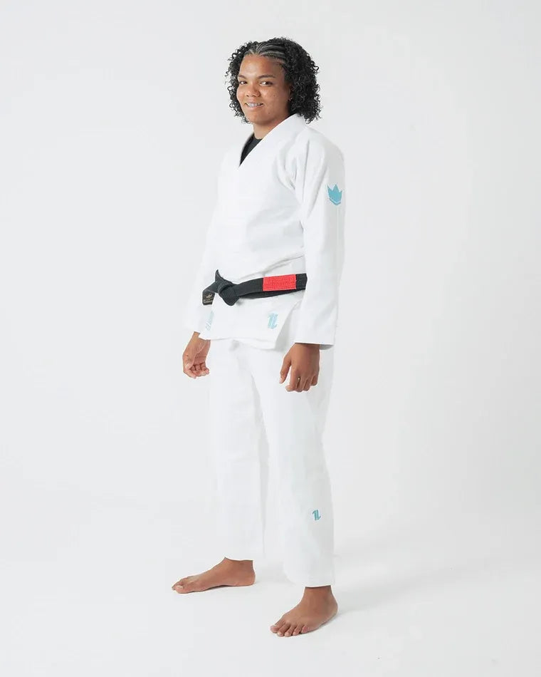 KINGZ THE ONE MUJERES JIU JITSU (VERSIÓN 2023) - BLANCO - AZUL CIELO - KIMONO / GI DE CINTURÓN BLANCO GRATIS