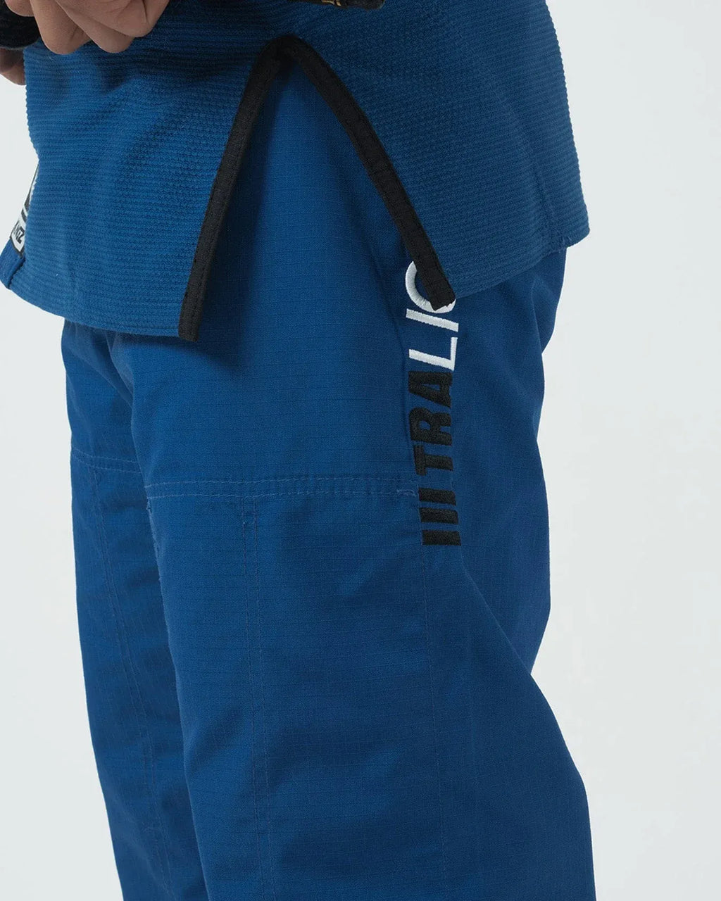 KINGZ ULTRALIGHT 2.0 JIU JITSU (VERSIÓN 2023) - KIMONO / GI NEGRO - AZUL - BLANCO